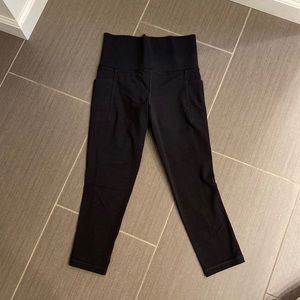 Athleta Capri leggings with pockets